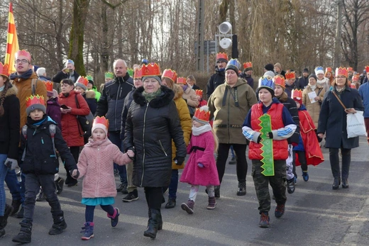 Orszak Trzech Króli w Bielsku-Białej 2023 - na trasie z Aleksandrowic