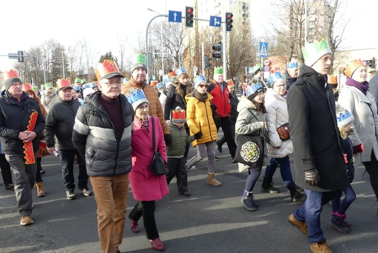 Orszak Trzech Króli w Bielsku-Białej 2023 - na trasie z Aleksandrowic