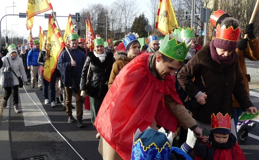 Orszak Trzech Króli w Bielsku-Białej 2023 - na trasie z Aleksandrowic