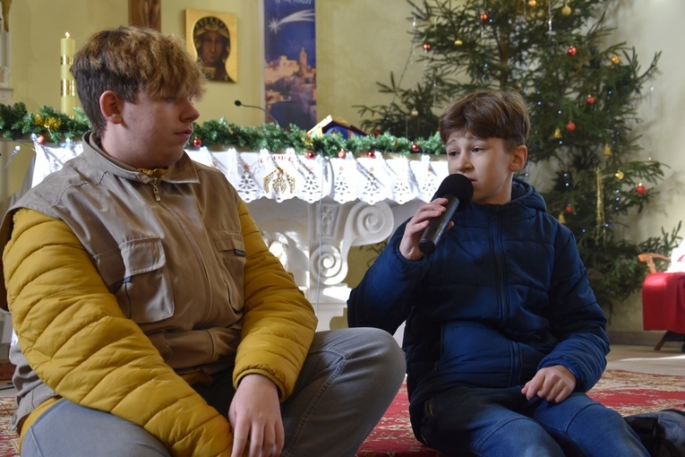 Orszak Trzech Króli 2023 w Dobromierzu. Strażacy zrobili zadymę