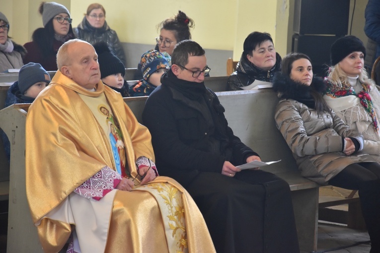 Orszak Trzech Króli 2023 w Dobromierzu. Strażacy zrobili zadymę