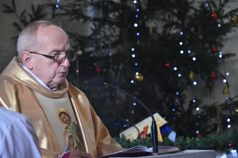 Orszak Trzech Króli 2023 w Dobromierzu. Strażacy zrobili zadymę