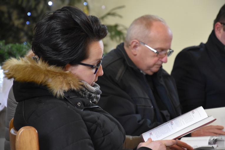 Orszak Trzech Króli 2023 w Dobromierzu. Strażacy zrobili zadymę