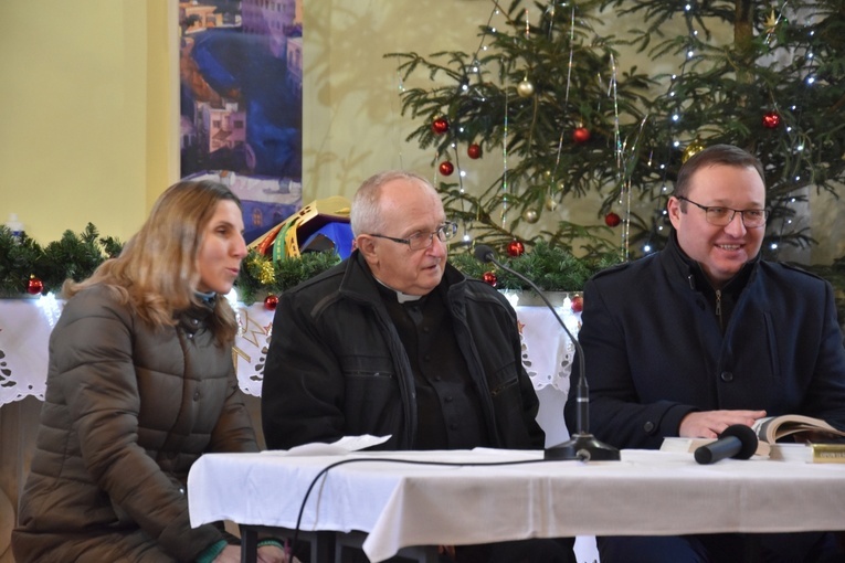 Orszak Trzech Króli 2023 w Dobromierzu. Strażacy zrobili zadymę