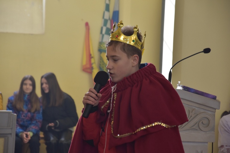 Orszak Trzech Króli 2023 w Dobromierzu. Strażacy zrobili zadymę