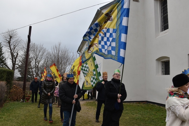 Orszak Trzech Króli 2023 w Dobromierzu. Strażacy zrobili zadymę