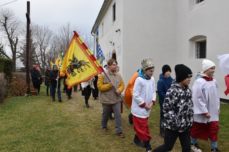 Orszak Trzech Króli 2023 w Dobromierzu. Strażacy zrobili zadymę