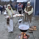 Orszak Trzech Króli 2023 w Głuszycy. W korowodzie poszli nawet rycerze