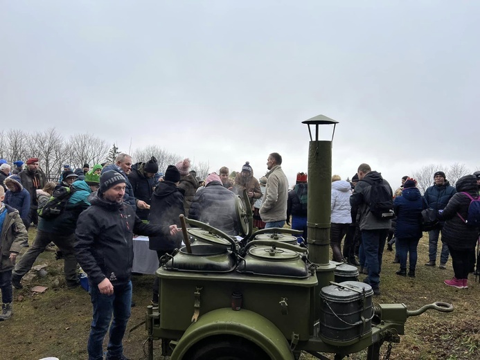 Orszak Trzech Króli 2023 na Górę Igliczną. Z trzech stron
