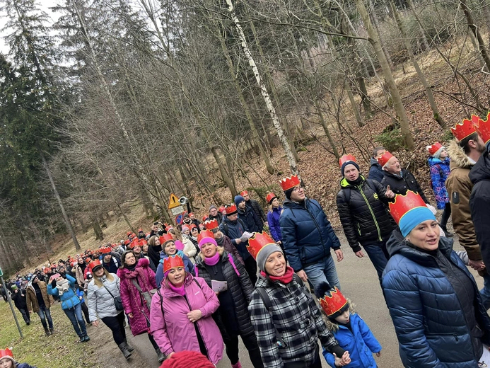 Orszak Trzech Króli 2023 na Górę Igliczną. Z trzech stron