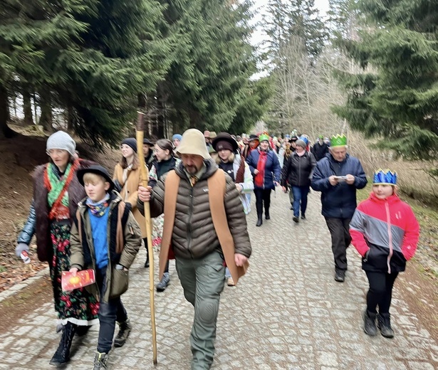 Orszak Trzech Króli 2023 na Górę Igliczną. Z trzech stron