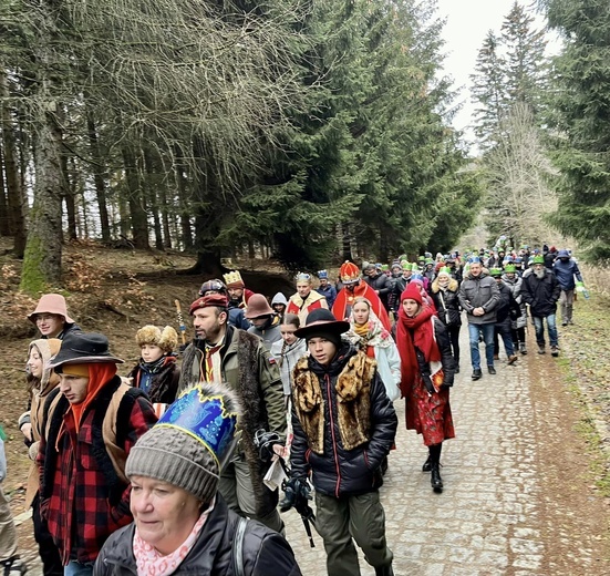 Orszak Trzech Króli 2023 na Górę Igliczną. Z trzech stron