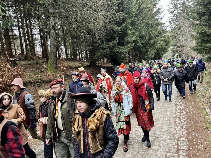 Orszak Trzech Króli 2023 na Górę Igliczną. Z trzech stron