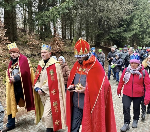 Orszak Trzech Króli 2023 na Górę Igliczną. Z trzech stron