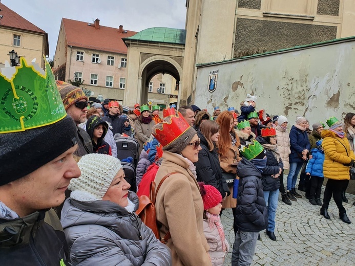 Orszak Trzech Króli 2023 w Bardzie. Nie dali się diabelskim figlom