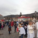 Orszak Trzech Króli 2023 w Bardzie. Nie dali się diabelskim figlom