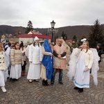 Orszak Trzech Króli 2023 w Bardzie. Nie dali się diabelskim figlom