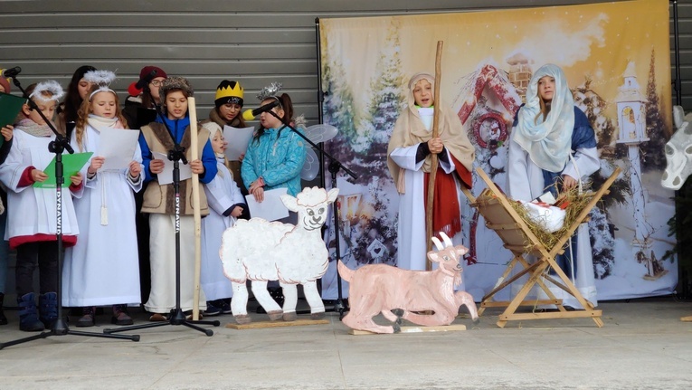Orszak Trzech Króli 2023 w Łagiewnikach. Z radosnym śpiewem