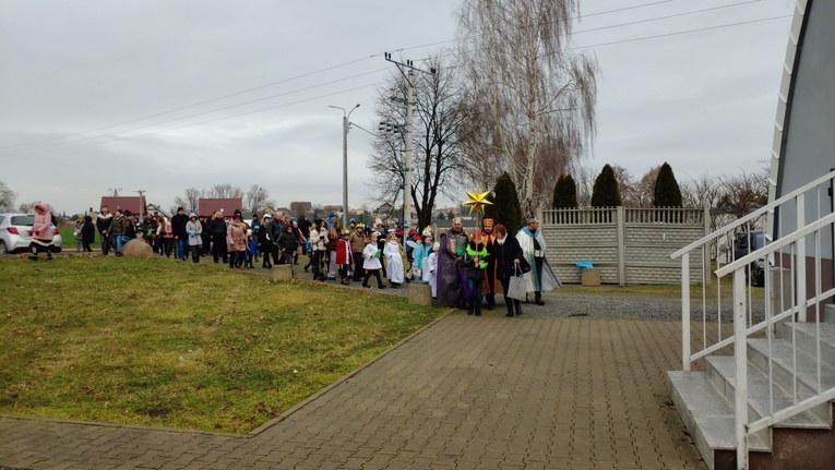 Orszak Trzech Króli 2023 w Łagiewnikach. Z radosnym śpiewem