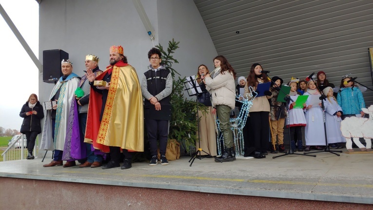 Orszak Trzech Króli 2023 w Łagiewnikach. Z radosnym śpiewem