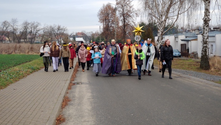 Orszak Trzech Króli 2023 w Łagiewnikach. Z radosnym śpiewem
