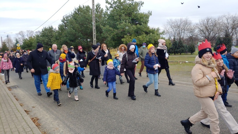 Orszak Trzech Króli 2023 w Łagiewnikach. Z radosnym śpiewem