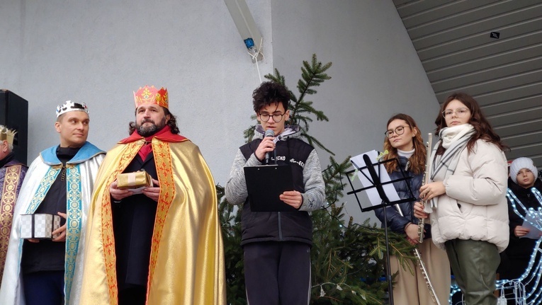 Orszak Trzech Króli 2023 w Łagiewnikach. Z radosnym śpiewem