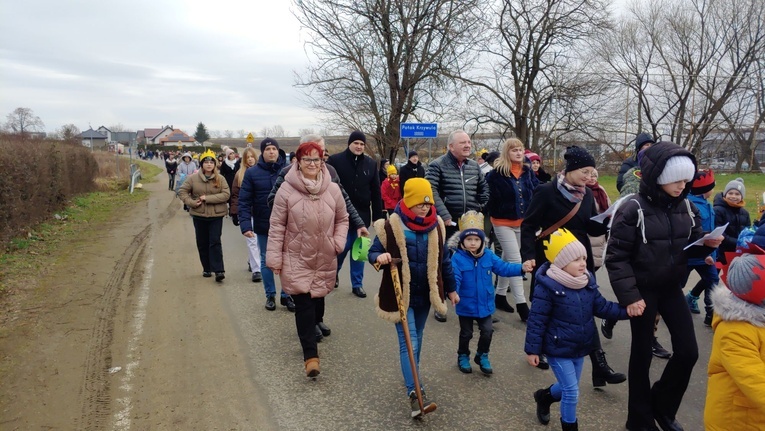 Orszak Trzech Króli 2023 w Łagiewnikach. Z radosnym śpiewem