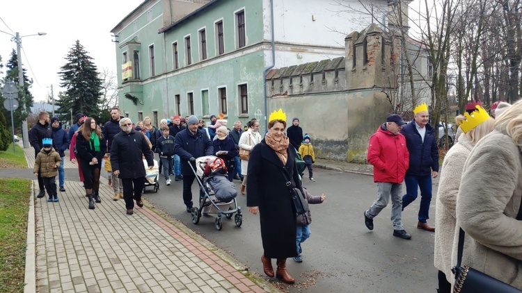 Orszak Trzech Króli 2023 w Łagiewnikach. Z radosnym śpiewem