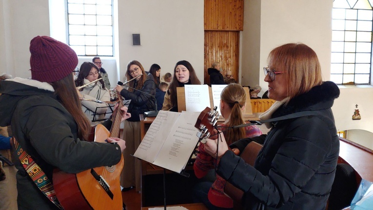 Orszak Trzech Króli 2023 w Łagiewnikach. Z radosnym śpiewem