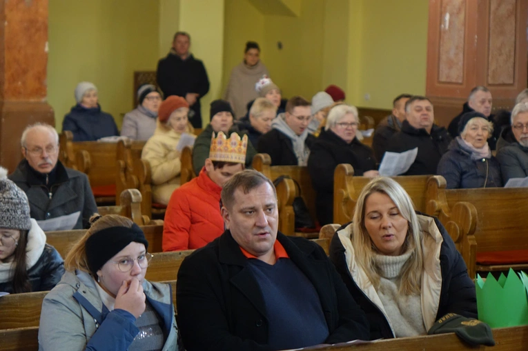 Orszak Trzech Króli 2023 w Walimiu. Z kościoła do kościoła