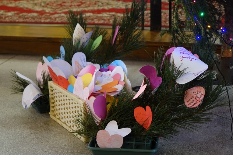 Orszak Trzech Króli 2023 w Walimiu. Z kościoła do kościoła