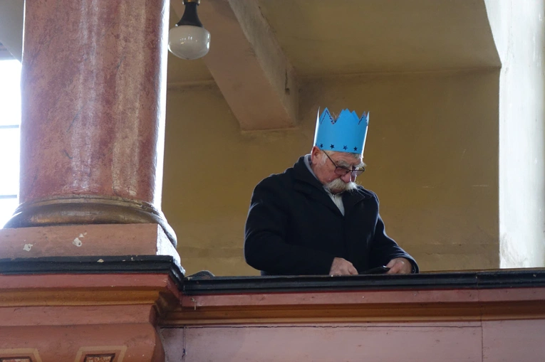 Orszak Trzech Króli 2023 w Walimiu. Z kościoła do kościoła