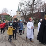 Orszak Trzech Króli 2023 w Walimiu. Z kościoła do kościoła