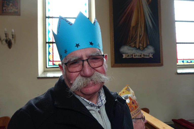 Orszak Trzech Króli 2023 w Walimiu. Z kościoła do kościoła