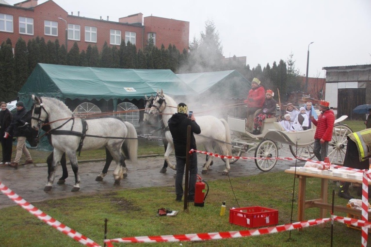Orszak i kolędowanie we Wschowie