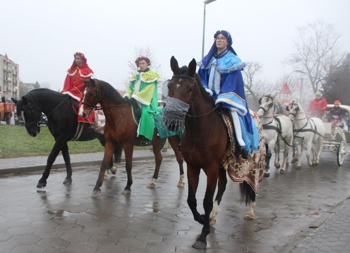 Orszak i kolędowanie we Wschowie