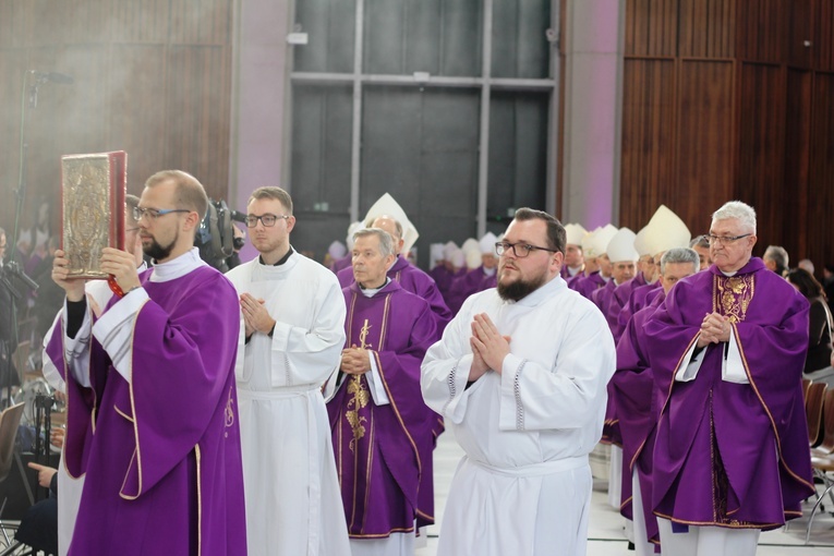 Msza św. żałobna za duszę papieża seniora Benedykta XVI