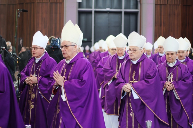 Msza św. żałobna za duszę papieża seniora Benedykta XVI