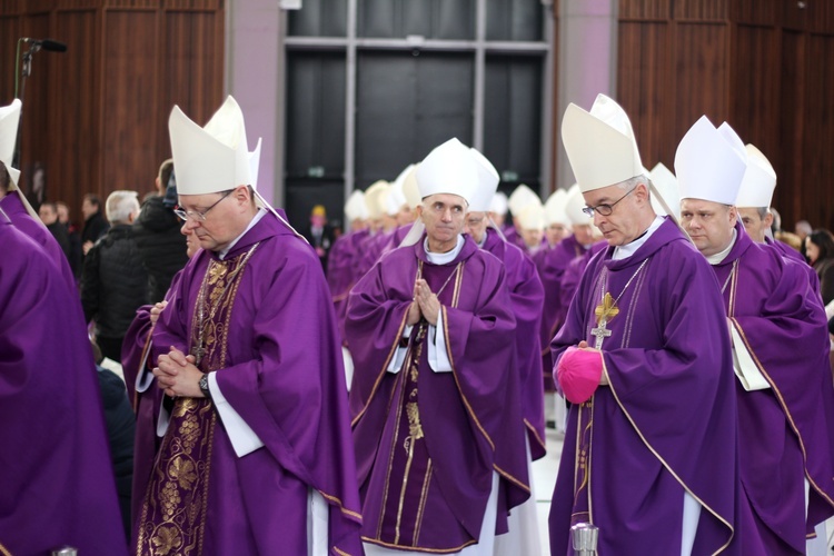 Msza św. żałobna za duszę papieża seniora Benedykta XVI