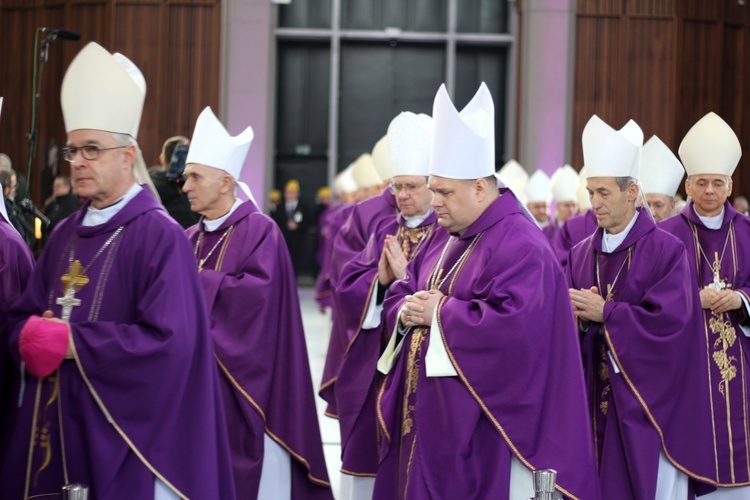 Msza św. żałobna za duszę papieża seniora Benedykta XVI