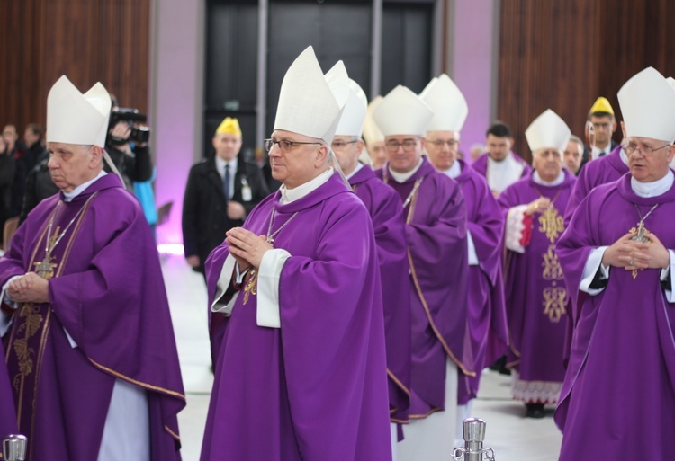 Msza św. żałobna za duszę papieża seniora Benedykta XVI