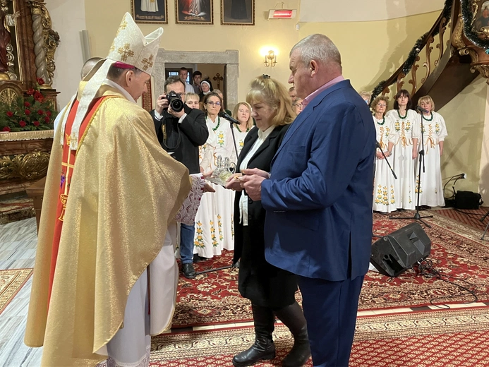 Kudowa-Zdrój. W Czermnej na Trzech Króli zaśpiewała "HEJSZOVINA"