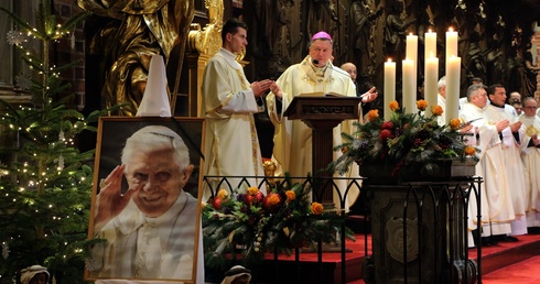 Abp Kupny: Benedykt XVI pokazał, że słowa: "bądź wola Twoja" nie są jedynie teorią