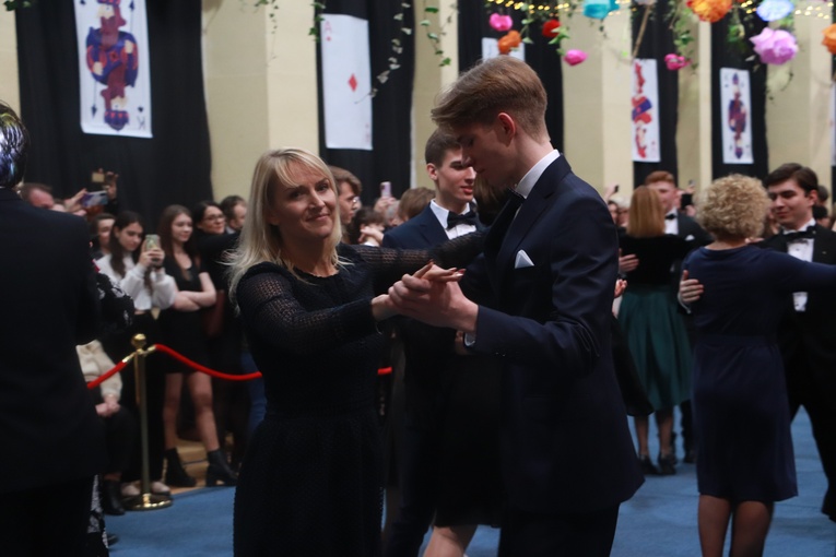 Studniówka w Liceum Ogólnokształcącym Pijarskiej Szkoły Królowej Pokoju w Łowiczu
