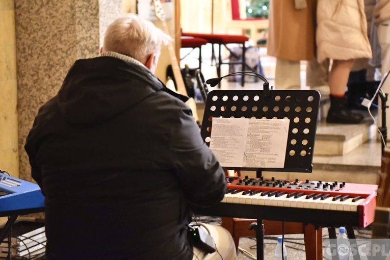 Kolędowanie i pomaganie