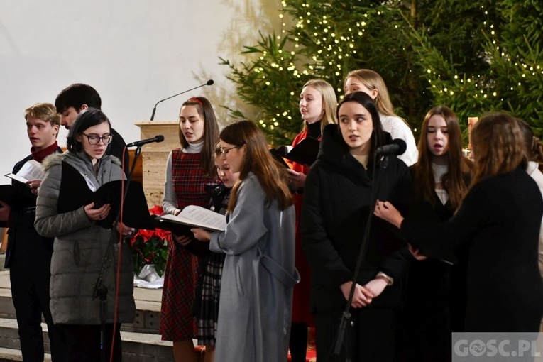 Młodzi zaprosili parafian do kolędowania