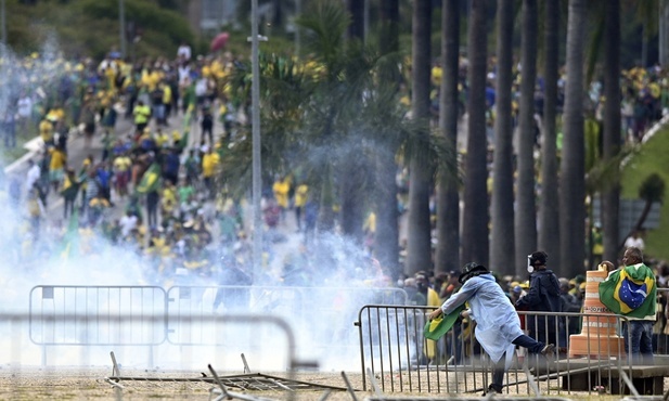 Brazylia: Brutalny szturm zwolenników Bolsonaro na instytucje państwowe