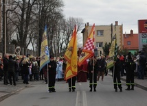 Orszak Trzech Króli 2023 w Piławie Górnej. Pomogli strażacy