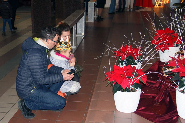 Orszak Trzech Króli 2023 w Dzierżoniowie. Tylko u Królowej Różańca